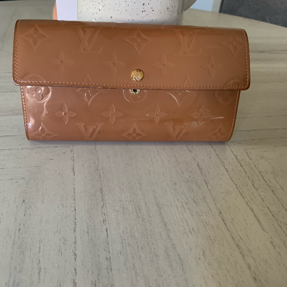Louis Vuitton vernis Wallet - Picture 3 of 5